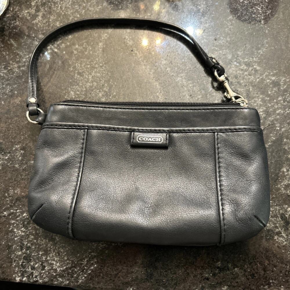 COACH Black Smooth Leather Wristlet Clutch Zip Bag Front Slip Pocket Black
